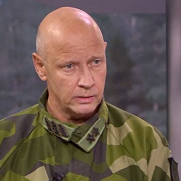 I Aktuellt kommenterade Karl Engelbrektson, arméchef, avslöjandet om K3-rekryternas vittnesmål om maktmissbruk, mobbning och våld