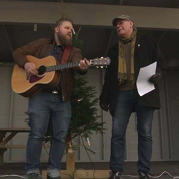 Vissångaren Göran Samuelsson och låtskrivaren Christian Ericsson ställer upp ideellt till förmån för hemlösa i Arvika.