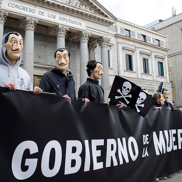 Spanien är på väg att legalisera dödshjälp. Bilden visar protester i Madrid i samband med omröstningen.