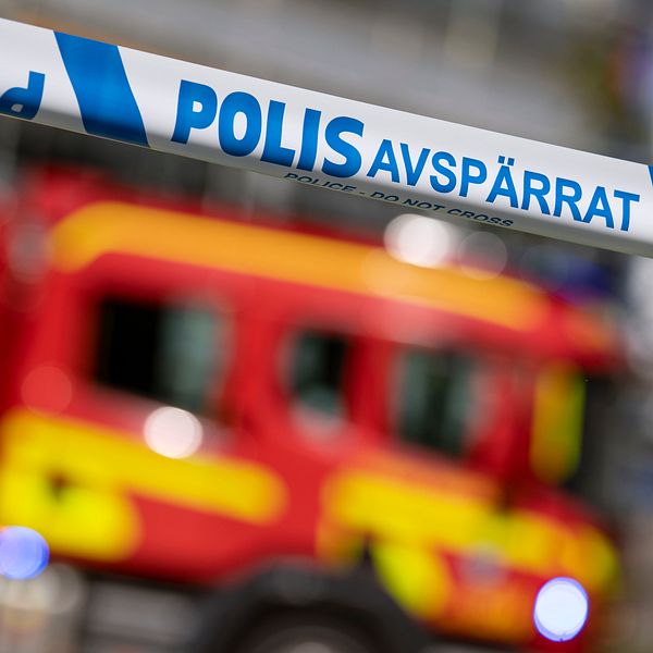 Brandbil vid polisavspärrning. Illustrationsbild.