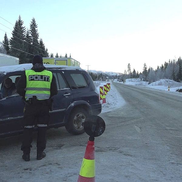 Bild på norska poliser och hemvärnsman vid gränsen i Storlien.