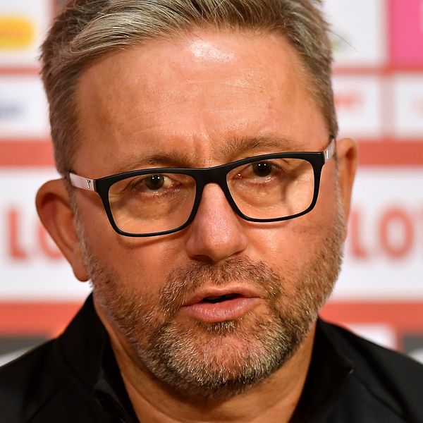 Jerzy Brzeczek har fått sparken från jobbet som Polens förbundskapten.