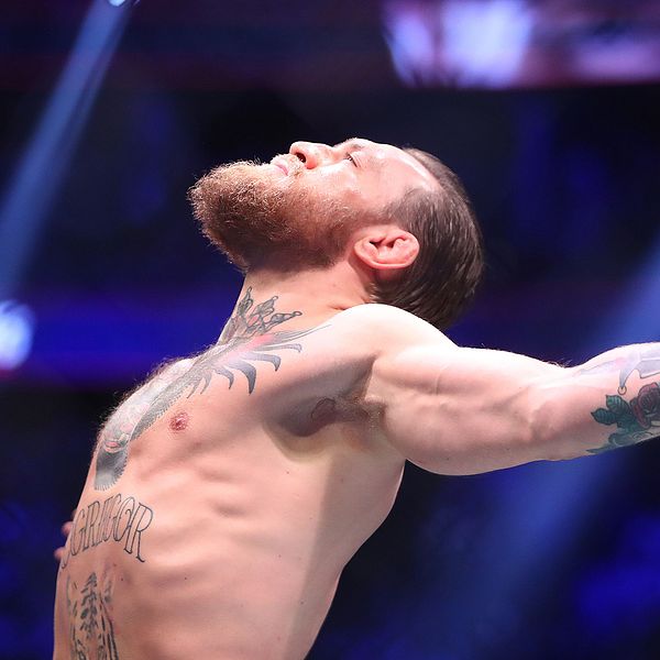 Conor McGregor presenteras i oktogonen inför matchen mot Donald Cerrone i januari 2020.