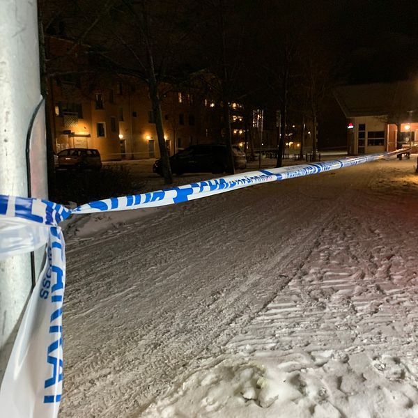 En man lindrigt skadad efter skottlossning på Önsta i Västerås