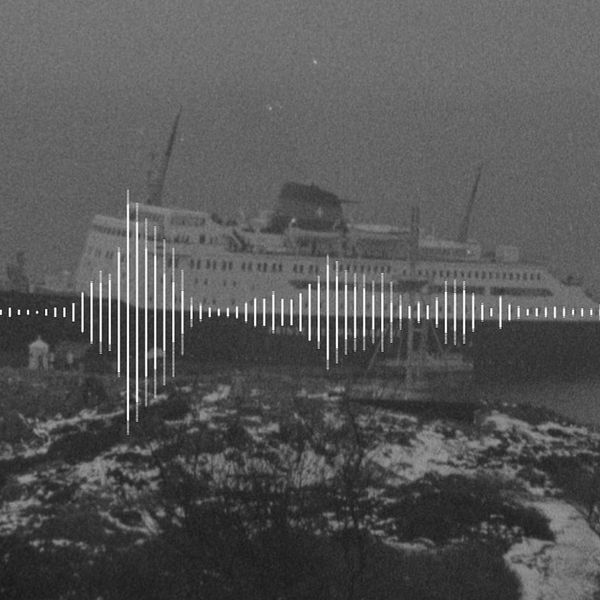 Ljudvågor som ligger över en bild på fartyget vid Kullen västra