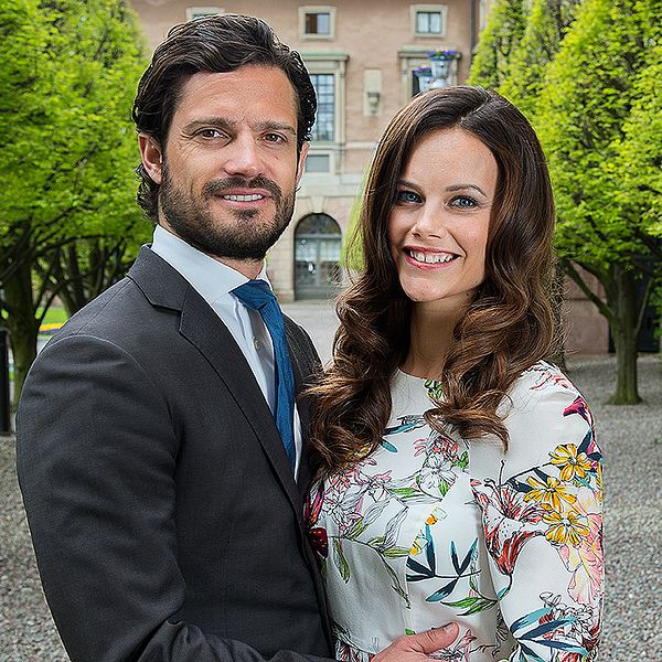 Prins Carl Philip och Sofia Hellqvist fotograferade på Stockholms slott
