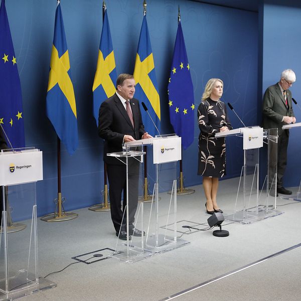 Amanda Linde, Stefan Löfven, Lena Hallengren och Johan Carlson under presskonferensen 4 februari 2021.