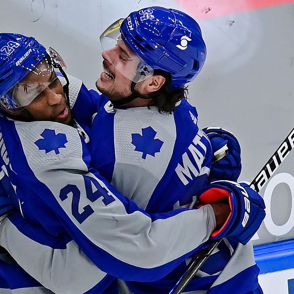 Auston Matthews (till höger) har visat storform för Toronto i vinter.