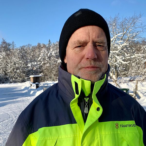 Einar Schuch, regional direktör på Trafikverket, i varseljacka ute i snön