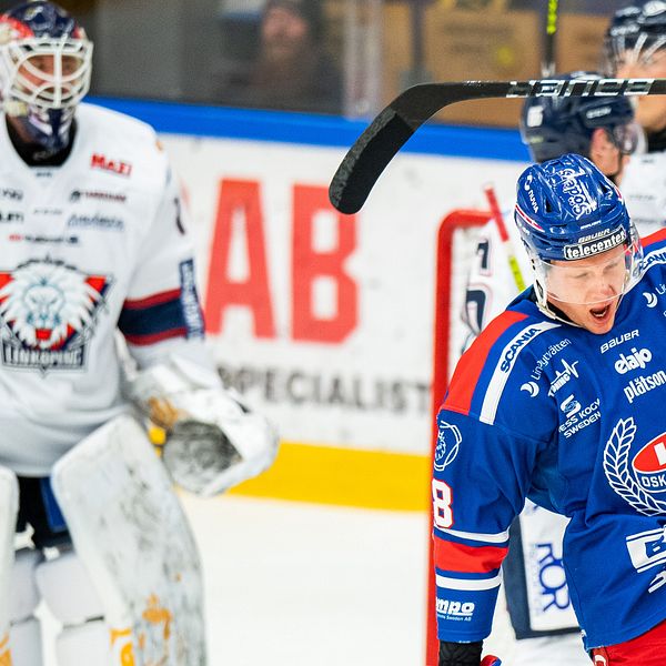 Oskarshamns Fredrik Olofsson jublar efter att han gjort 1-0 under ishockeymatchen i SHL mellan Oskarshamn och Linköping den 20 februari 2021 i Oskarshamn.