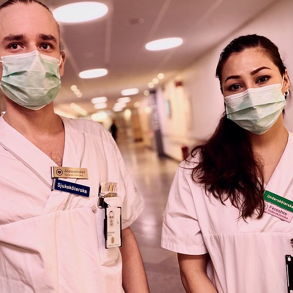 Sjuksöterskan Alexander Johansson och undersköterskan Fereshte Ahmadi jobbar med covidpatienter.