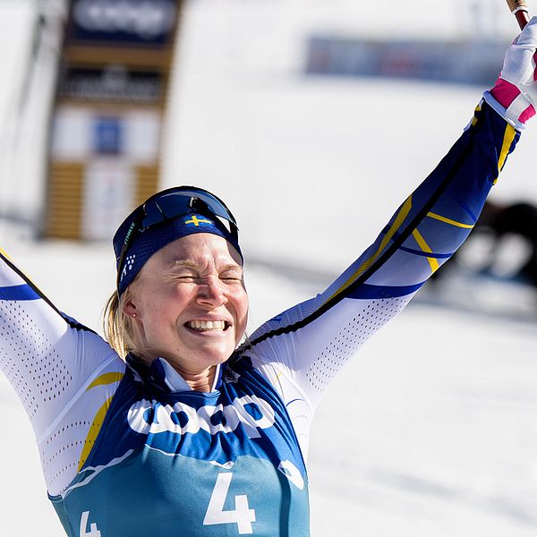 Jonna Sundling vann VM-guld i sprint i tyska Oberstdorf.