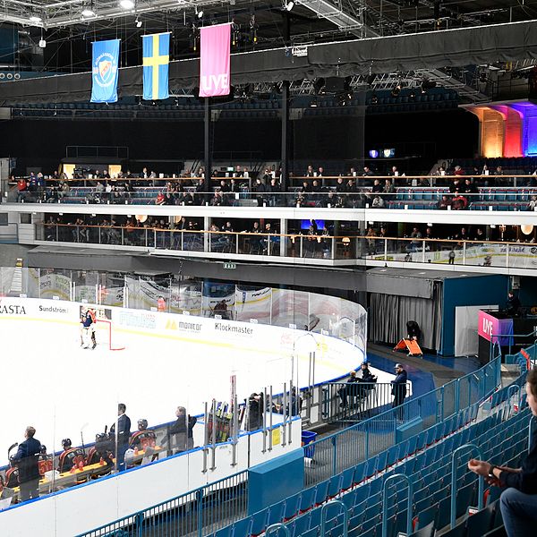 Matgäster får se hockeymatcher på plats. Därför tidigareläggs SHL-matcherna.