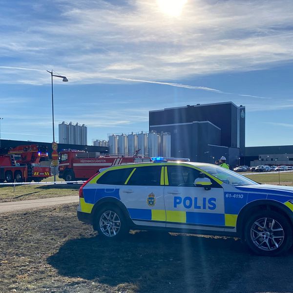 Mejeriet i Vimmerby fick under tisdagseftermiddagen evakueras på grund av explosionsrisken. Både polis och räddningstjänst är på plats.