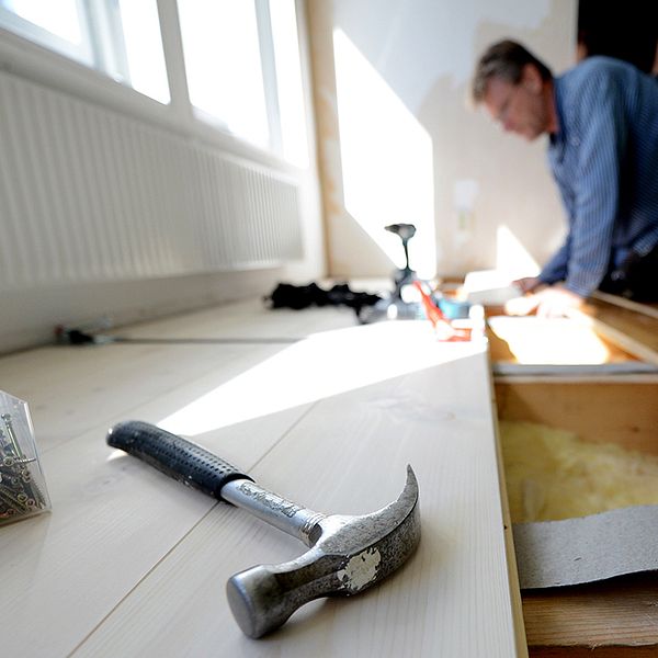 Tusentals hemmafixare skadar sig när de renoverar själva hemma, och det är mest män i medelåldern som råkar illa ut.