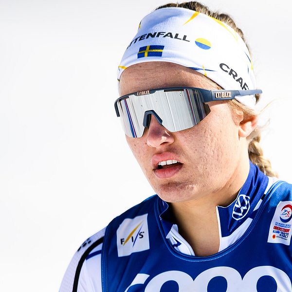 Linn Svahn deppar under VM i tyska Oberstdorf.