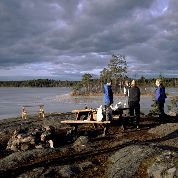 Några hade samlats för att visa att det finns människor på landsbygden som vill ha stora rovdjur som varg och björn.