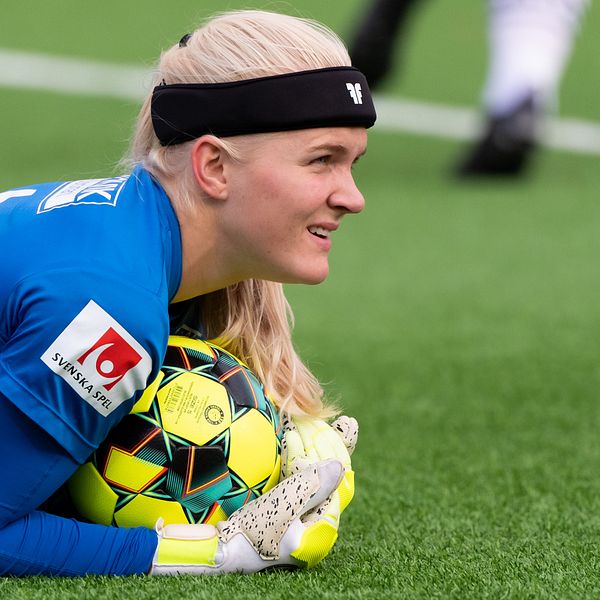 Landslagsmålvakten, Emma Holmgren räddade tre poäng.