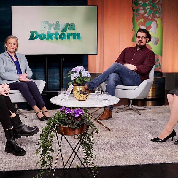 Sofia Rågenklint, Kerstin Brismar, Kim Larsson och Karin Granberg i Fråga doktorns studio.