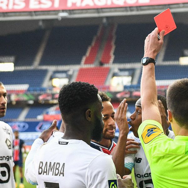 Rött kort och förlust för Neymar och PSG i toppmötet