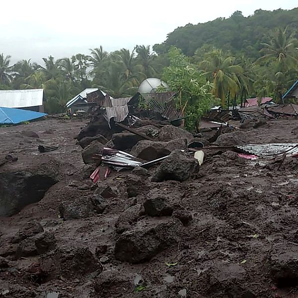 Byn Lamanele i östra Flores drabbades av översvämningen.