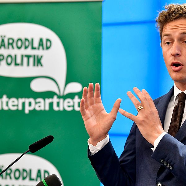 Centerpartiets ekonomiskpolitiske talesperson Emil Källström säger att han ska lämna alla sina politiska uppdrag vid mandatperiodens slut. Arkivbild.