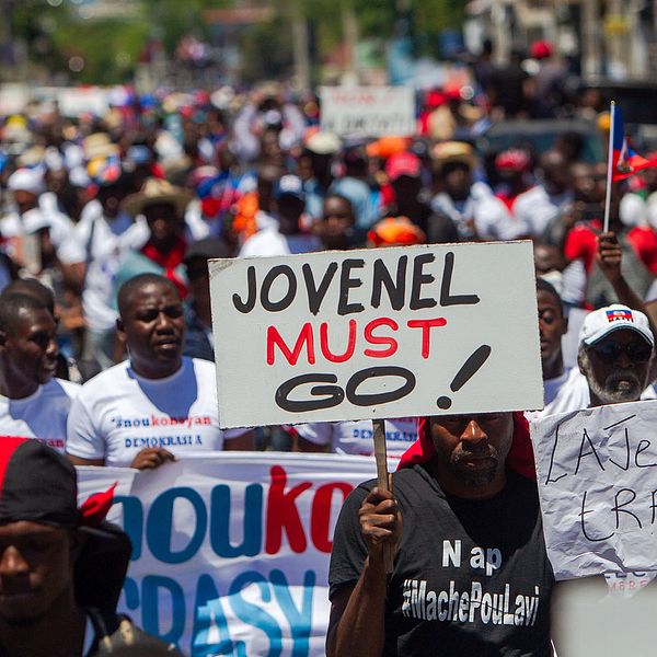 Demonstranter kräver Haitis presidents avgång, bilden är från 29 mars i år.