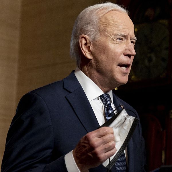 Joe Biden inför sanktioner mot Ryssland