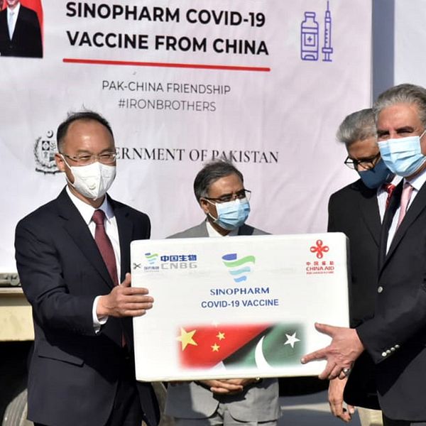 Bild på Pakistans utrikesminister Shah Mehmood Qureshi och en delegation från Kina.
