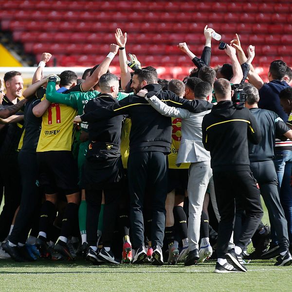 Watford firar uppflyttningen efter sin 1-0 seger mot Millwall.