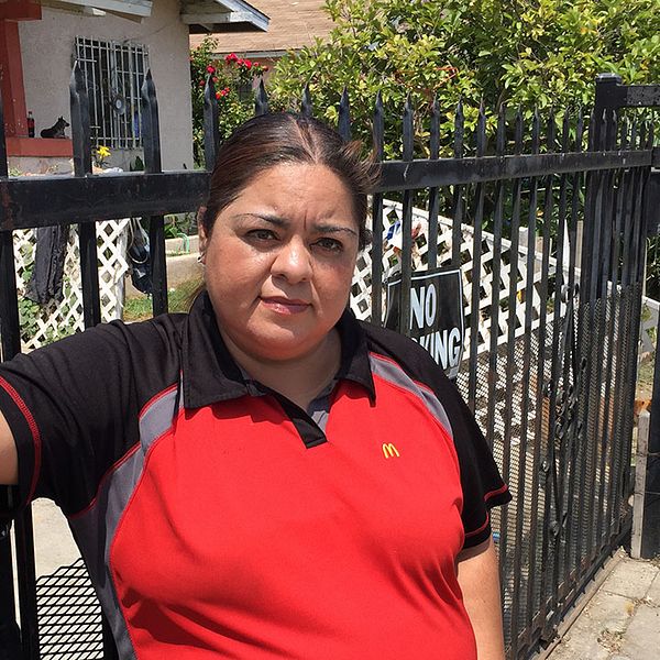 Fanny Velasquez drömmer om högre lön så att hon kan flytta från South Central.