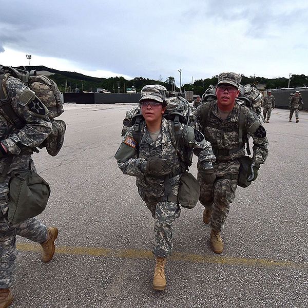 Försvarsministern i USA öppnar upp för att transsexuella ska få jobba öppet inom militären.