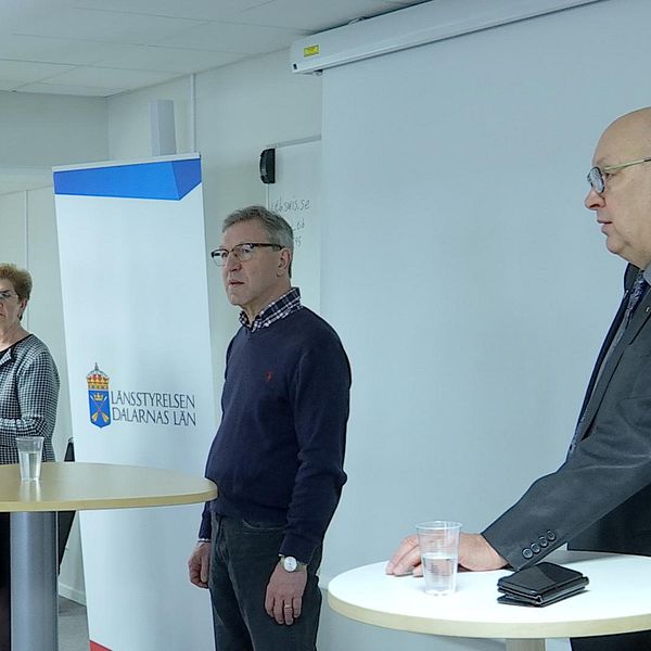 Landshövdingen, smittskyddsläkaren och regionrådet i Dalarna under presskonferens
