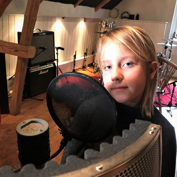 Åttaåriga Leah hoppas att hennes musik ska få vuxna att tänka efter.