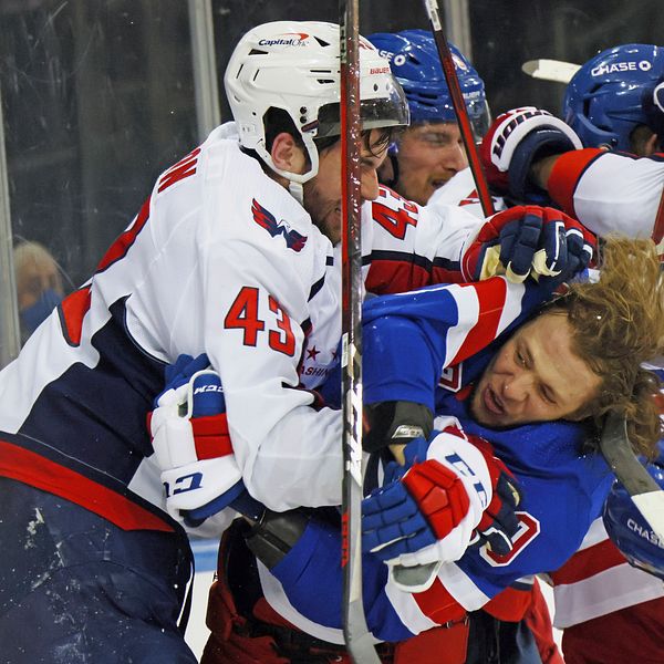 Washingtons Tom Wilson i bråk med Rangers Artemi Panarin.