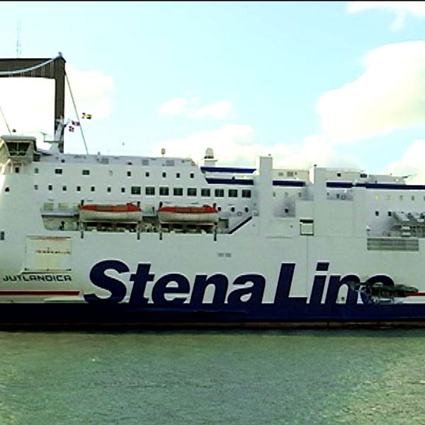 Stena Jutlandica lämnar Göteborg för reparation i Danmark.