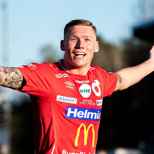 Victor Edvardsen stod för ett hat-trick mot Örebro.