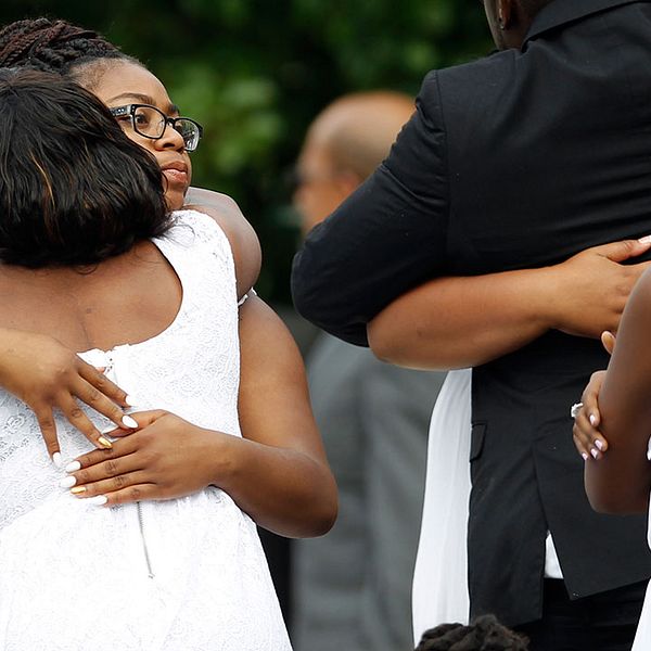 Hundratals människor kom till Sandra Blands begravning på lördagen.