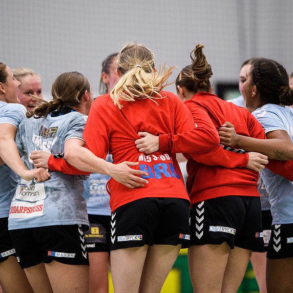 Höör firar efter segern med 30-28.