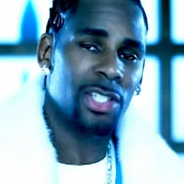 R. Kelly i musikvideon till ”Ignition (Remix)” från 2003.