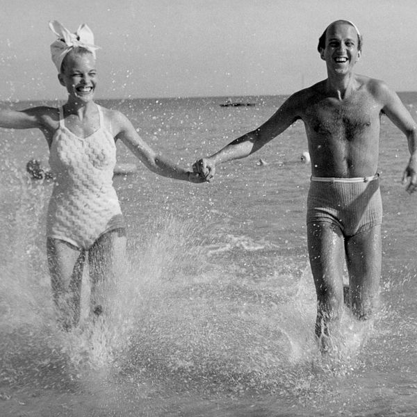 Mary Rapp och Hasse Funck firar sommar i Falsterbo 1949.