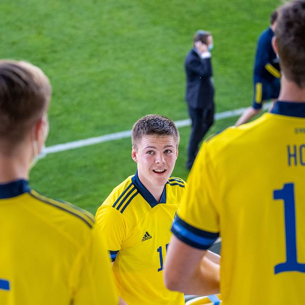 Emil Holm gjorde två mål i EM-kvalpremiären.