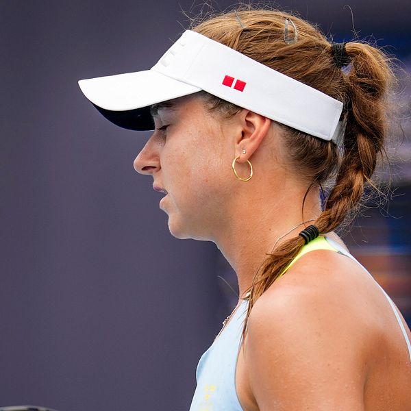 Sveriges Rebecca Peterson under matchen mot Elena Rybakina, Kazakstan, under tredje omgången av damernas tennis under sommar-OS i Tokyo.