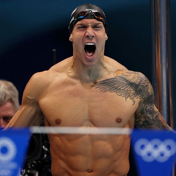 Amerikanen Caeleb Dressel under herrarnas lagkapp på 4x100 meter medley i Tokyo.