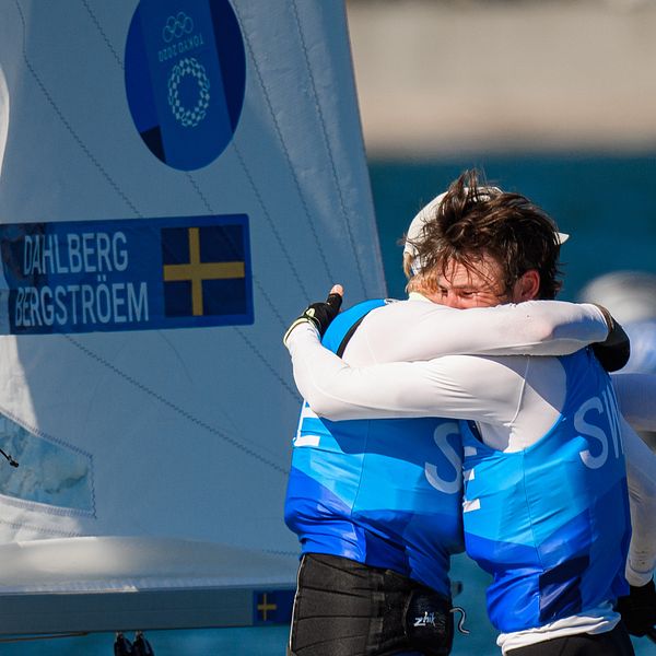 Anton Dahlberg och Fredrik Bergström efter OS-silvret.