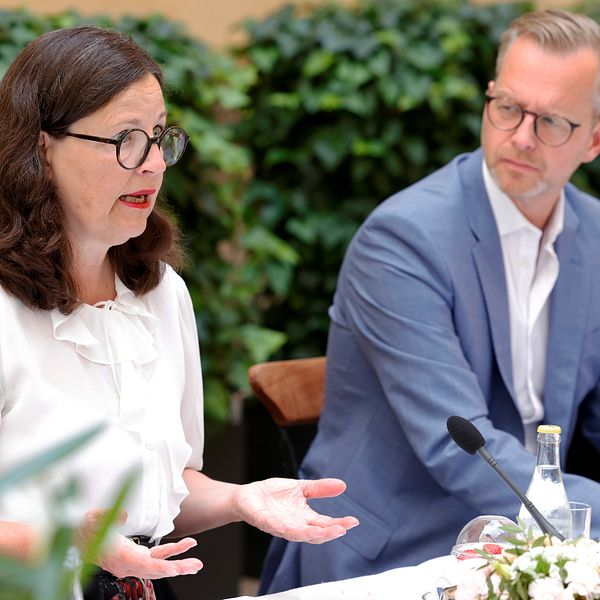 utbildningsminister Anna Ekström och Mikael Damberg på en tidigare pressträff