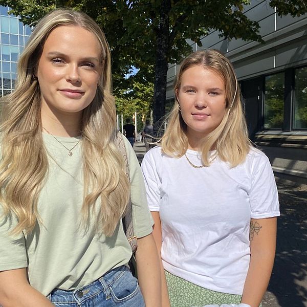 ”Jag fick faktiskt en lägenhet på lottning”, säger Emelie Bergström (till vänster) som är en av många studenter i Halmstad som fått känna på svårigheterna med att få tag i studentbostad.