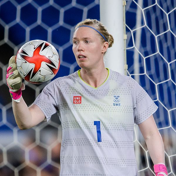 Hedvig Lindahl fortsätter i landslaget.