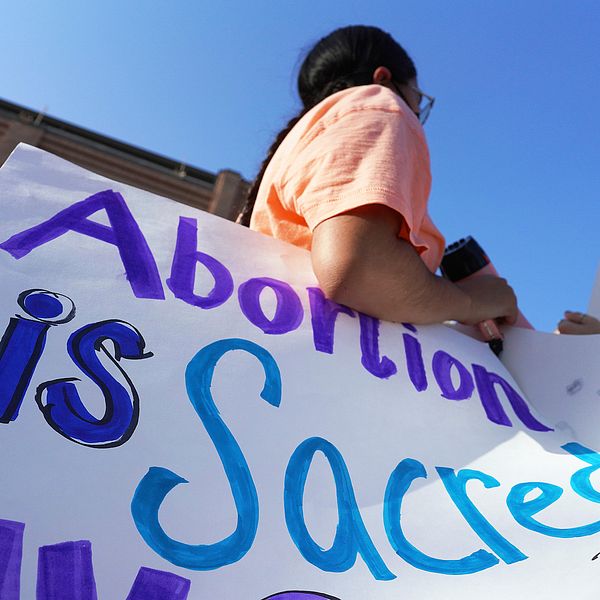 Människor protesterar mot Texas nya abortlag. Bild från i onsdags.