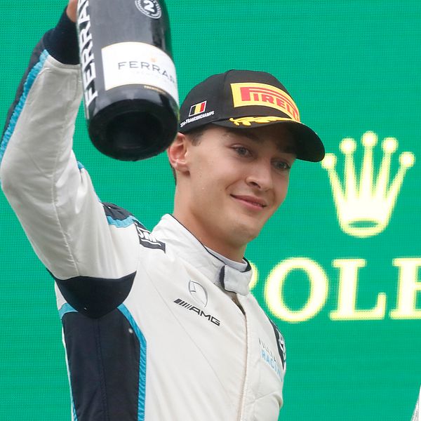 George Russell blir stallkamrat med Lewis Hamilton i Mercedes.